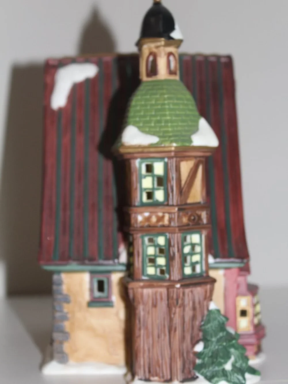 Vintage Heartland Valley Village Christmas Bakery House Light Up Porceain House